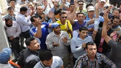 أحد عمال «الأهلي» من أمام «الوزراء»: مستمرون في الاحتجاج لحين تحقيق مطالبنا