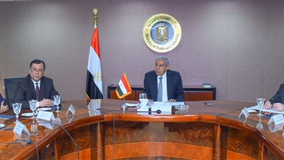 وزير التجارة يلتقي وفد اللجنة المنظمة لمعرض إكسبو دبي 2020