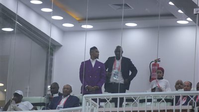 مميش ورئيس غانا في مقصورة إستاد الإسماعيلية لمتابعة مباراة الكاميرون (صور)