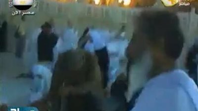 بالفيديو.. هشام قنديل فى حراسة الأمن السعودى بالحرم المكى