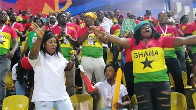 10 صور تظهر فرحة جماهير غانا بالتعادل أمام الكاميرون