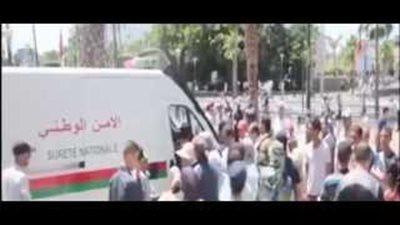 بالفيديو.. شاهد كيف اعتدى شاب على امرأة انتقامًا لأمه في نهار رمضان