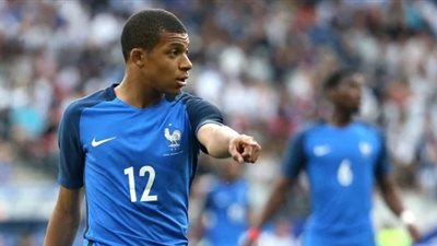 مبابي يفوز بجائزة أفضل لاعب بمباراة فرنسا وبيرو