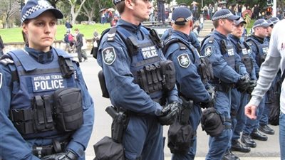 بطاقة معايدة تغلق قسم شرطة في أستراليا