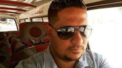 بالصور.. سائق ميكروباص يثير إعجاب رواد «فيس بوك» بلافتة داخل سيارته