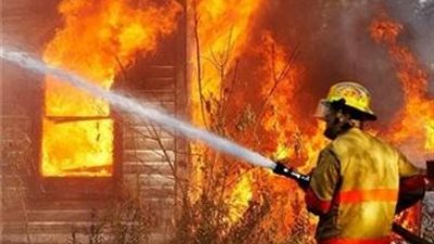 حريق يدمر 8 منازل وإصابة شخصين بسوهاج