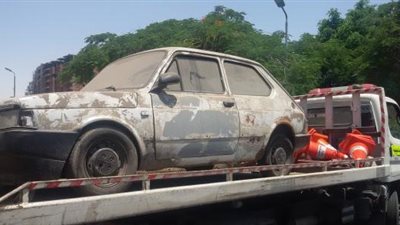 حملة مكبرة لرفع السيارات المتروكة وإزالة إشغالات الطريق بالإسماعيلية