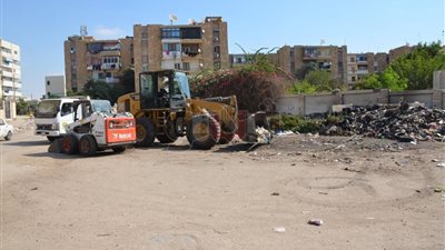 سكرتير عام الإسماعيلية يتابع حملة النظافة بمنطقة الشيخ زايد