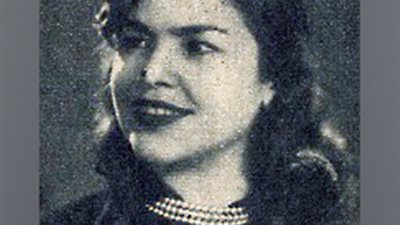 راوية عطية تدافع عن موضة الفساتين الضيقة