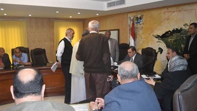 بالصور.. محافظ الفيوم يكلف بدراسة مشكلات الصرف الصحي بالقرى