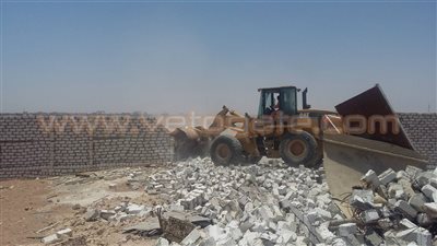 بالصور.. حملة مكبرة لإزالة التعديات على أراضى أملاك الدولة بالغردقة