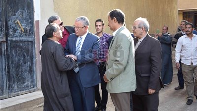 محافظ المنيا يقدم واجب العزاء لأسرة المجند أحمد سعيد شهيد سيناء
