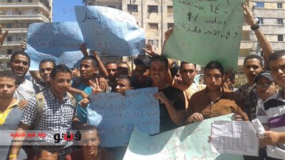 وقفة لطلاب الدبلومات بالإسكندرية للمطالبة بتخفيض التنسيق