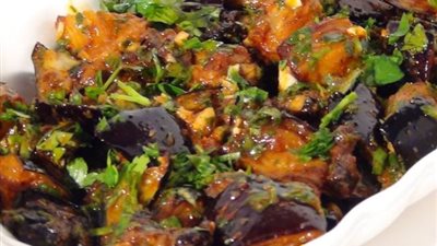 سلطة الباذنجان المقلي من مطبخ الشيف منال العالم