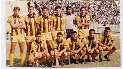 قصة صورة للمقاولون أمام الترسانة عام 1989