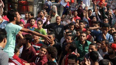 طلاب الإخوان يقطعون الطريق أمام معهد التكنولوجيا بالعاشر