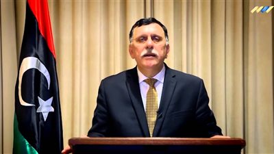 السراج يدعو لحوار شامل وحفتر يسيطر على النفط في ليبيا