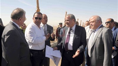 وزير التموين ينهي زيارته للأقصر بتفقد أراضي المشروعات الجديدة