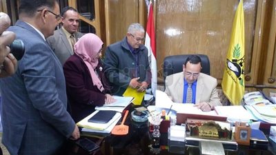 محافظ شمال سيناء يعتمد نتيجة الشهادة الإعدادية بنسبة 82.85%