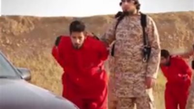 بالفيديو.. أبشع طرق «داعش» لقتل معارضيه