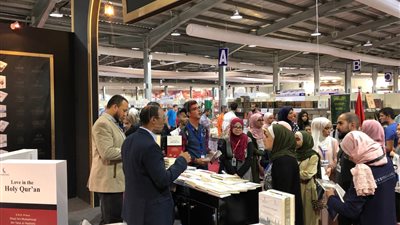 رئيس إبراشية بترا يشيد بجناح «حكماء المسلمين» بمعرض عمان الدولي للكتاب