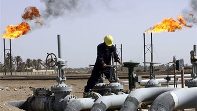 إيران تخفض أسعار الخام لزبائن آسيا والبحر المتوسط في أغسطس لاستعادة حصتها