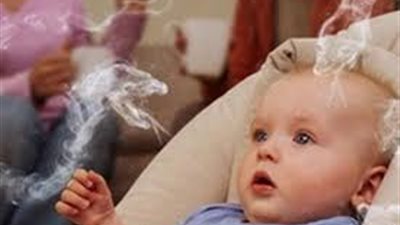 10 أمراض تصيب طفلك عند تعرضه للتدخين السلبى
