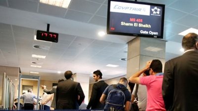 سفير مصر في لندن يتهم رئيسة وزراء بريطانيا بعرقلة عودة الرحلات