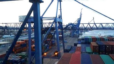 إحباط تهريب شحنة شيش وسجائر إلكترونية مهربة جمركيا بميناء سفاجا