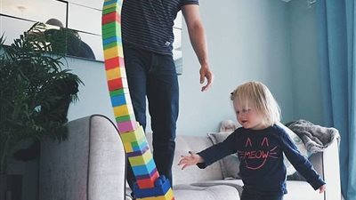 أب يكشف 10 حقائق عن الحياة مع الأطفال (صور)