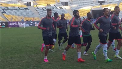 الاتحاد السكندري يجرى عمليات الإحماء قبل لقاء الأهلي (صور)