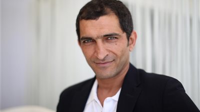 عمرو واكد لـ«الداخلية»: «التنكيل بمالك عدلي هيخسركم كتير»