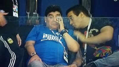 الأسطورة مارادونا يبكي بعد خسارة الأرجنتين في كأس العالم (فيديو وصور)