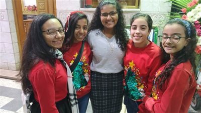 الأطفال يتزينون بملابس بابا نويل احتفالا بأول أيام العام الجديد | صور