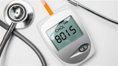 استاذ أمراض قلب يكشف خطأ شائعا في علاج الكوليسترول