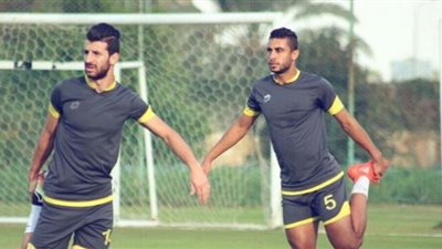 محمد فتحي يطمئن على إصابة مدافع الإسماعيلي