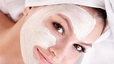 ماسك يومي ليلي لنضارة بشرتك وتخليصها من التجاعيد (فيديو)