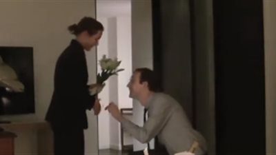 حيلة شاب تدفع حبيبته لترتيب زواجها منه (فيديو)