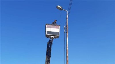 صيانة 216 كشافا وعامودا كهربائيا وتركيب 217 حاملا وعازلا بالبحيرة 