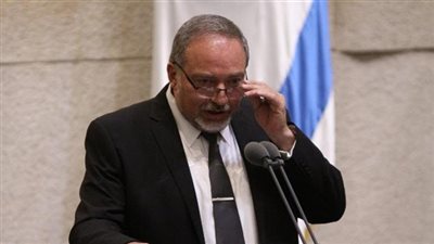 نائب رئيس الكنيست يطالب ليبرمان بمنع زيارات ذوي أسرى غزة