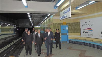 بالصور.. مدير شرطة النقل يتفقد محطات المترو ويتابع خطط التأمين