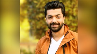 محمد عباس يطرح أحدث كليباته «ركز دقيقة» (فيديو)