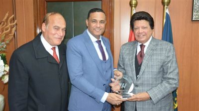 محافظ الدقهلية يلتقي مسئولي شركة نيل القاهرة للأتوبيس النهري