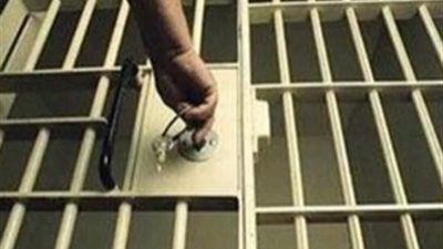 إخلاء سبيل ضابط بحري متهم بتعاطي هيروين في الطريق العام