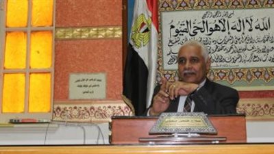 فريق من الصحة في مدرسة بأسيوط لكشف حقيقة انتشار فيروس غامض