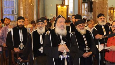 الأنبا شاروبيم يترأس قداس الجمعة العظيمة في قنا