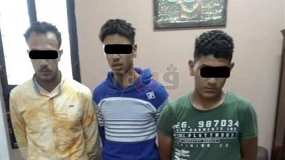 انتشار السرقات الغامضة في شوارع دمياط الجديدة.. عصابات تحطم السيارات ليلا وتسرق محتوياتها.. الأمن ينجح في حل اللغز وضبط الجناة.. المحافظ : خطة للمراقبة ووضع كاميرات