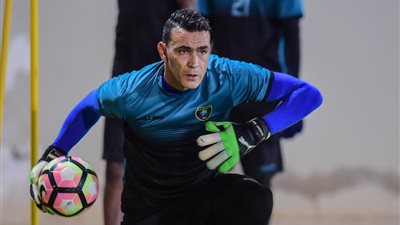 الحضري أساسي ومتعب وفتحي على دكة بدلاء التعاون أمام الشباب