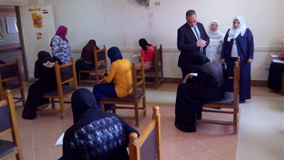 بالصور.. مدير التأمين الصحي بالشرقية يتفقد امتحانات التمريض