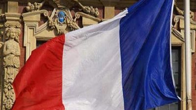 فرنسا تجمد أرصدة مسئولين بالمخابرات الإيرانية